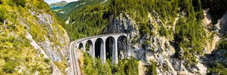 luftaufnahme-des-landwasserviadukts-den-schweizer-alpen
